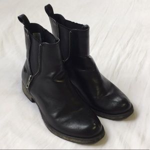 BLACK ANKLE BOOTS